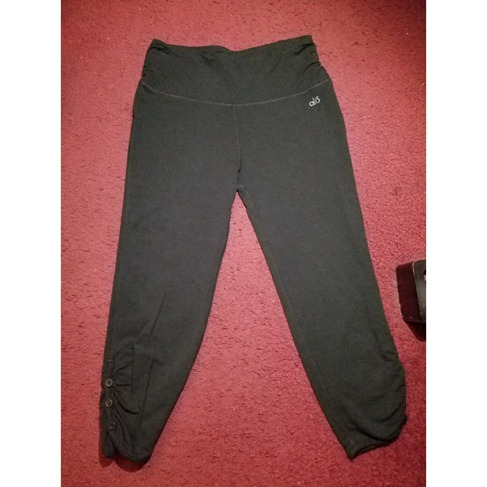 Alo Black Crop Capri Button Yoga Leggings